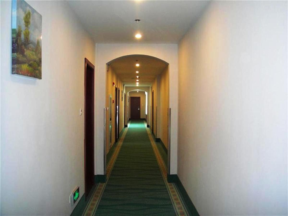 Hotel Greentree Zhangjiang Sunqiao Road Shell 3*